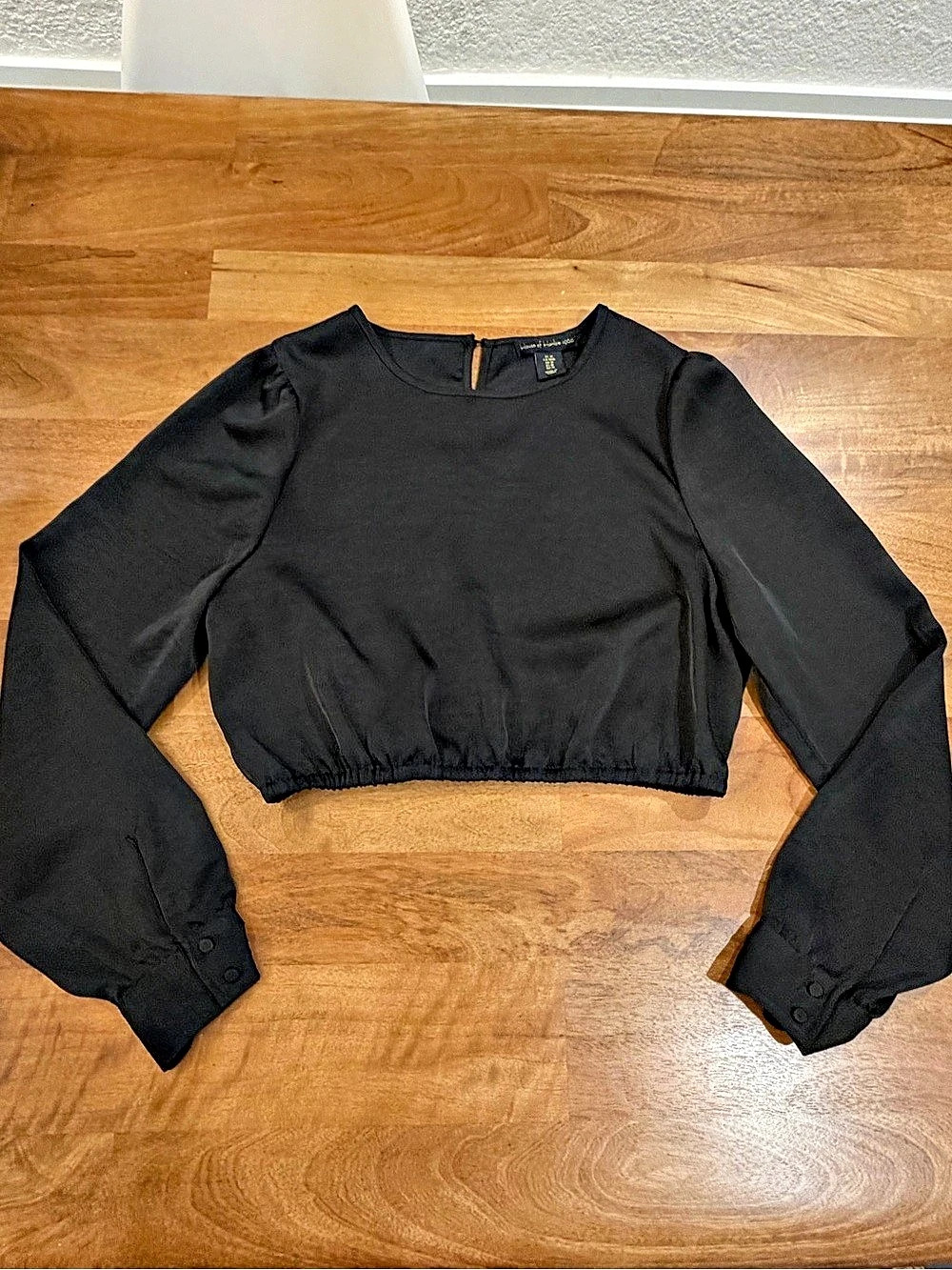 House of Harlow 1960 Button Cuff Puff Sleeve Cropped Blouse in Black - Size Medi